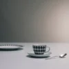 Sada čtyř porcelánových šálků na espresso – šachovnicový vzor Sada čtyř porcelánových šálků na espresso – šachovnicový vzor