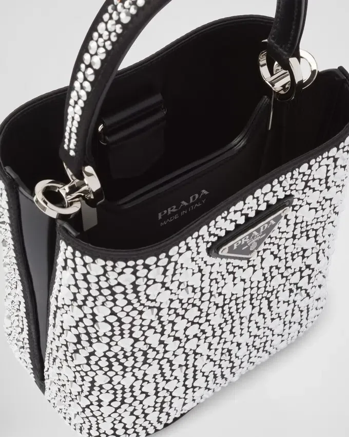 Saténová taška Prada Panier s krystaly Saténová taška Prada Panier s krystaly