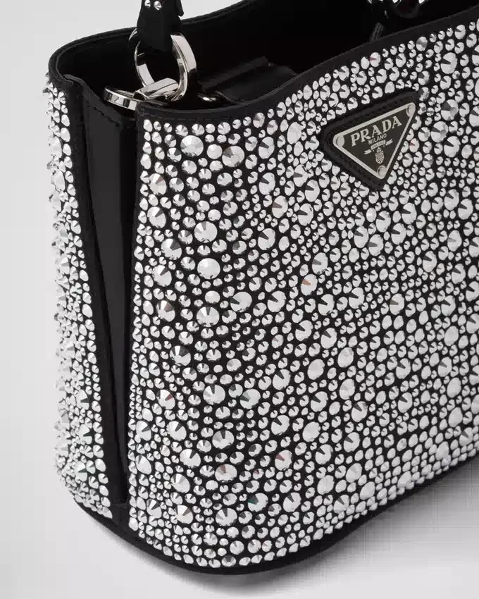Saténová taška Prada Panier s krystaly Saténová taška Prada Panier s krystaly