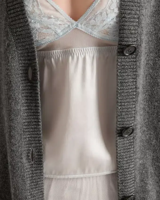 Saténový top s krajkou ve vintage stylu Saténový top s krajkou ve vintage stylu