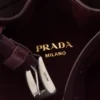 Semišová kabelka Prada s přezkou Semišová kabelka Prada s přezkou