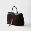 Semišová taška Prada Buckle s páskem Semišová taška Prada Buckle s páskem