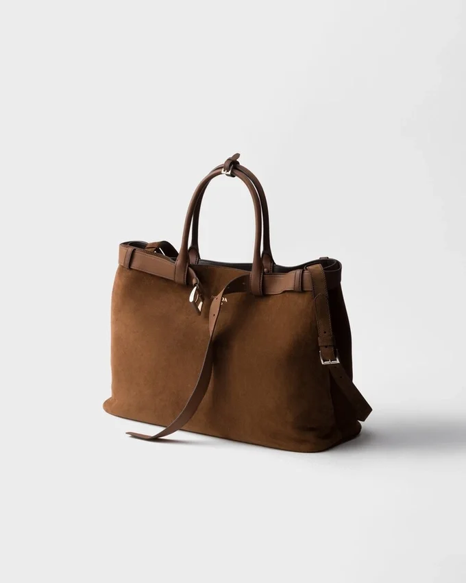 Semišová taška Prada Buckle s páskem Semišová taška Prada Buckle s páskem