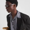 Sluneční brýle s ikonickou kovovou plaketou Sluneční brýle s ikonickou kovovou plaketou