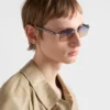Sluneční brýle s ikonickou kovovou plaketou Sluneční brýle s ikonickou kovovou plaketou