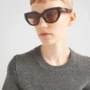 Sluneční brýle s logem Prada Sluneční brýle s logem Prada