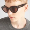 Sluneční brýle s logem Prada Sluneční brýle s logem Prada