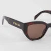 Sluneční brýle s logem Prada Sluneční brýle s logem Prada