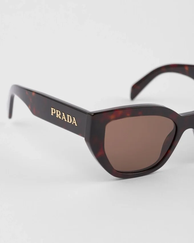 Sluneční brýle s logem Prada Sluneční brýle s logem Prada
