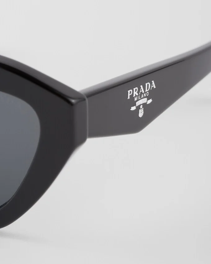 Sluneční brýle s logem Prada Sluneční brýle s logem Prada