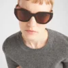 Sluneční brýle s logem Prada Sluneční brýle s logem Prada