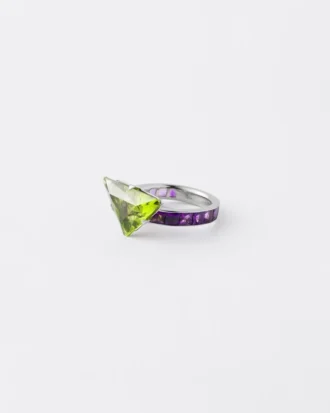 Solitaire prsten Couleur Vivante – bílé zlato s peridotem a ametystem