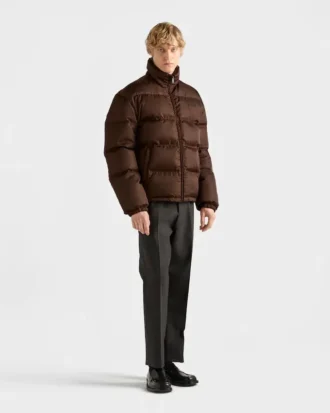 Středně těžká péřová bunda z materiálu Re-Nylon