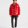 Středně těžká péřová bunda z materiálu Re-Nylon Středně těžká péřová bunda z materiálu Re-Nylon