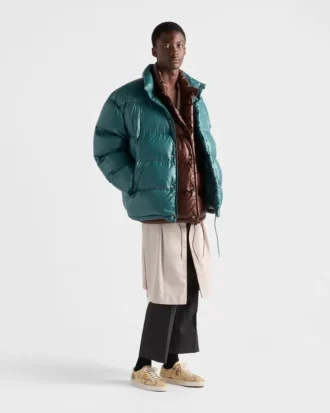 Středně těžká péřová bunda z materiálu Re-Nylon
