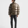 Středně těžká péřová bunda z materiálu Re-Nylon Středně těžká péřová bunda z materiálu Re-Nylon