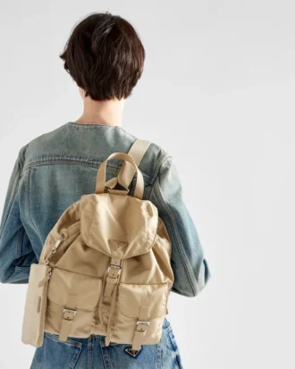 Středně velký batoh Re-Nylon s pouzdrem Středně velký batoh Re-Nylon s pouzdrem