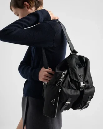 Středně velký batoh Re-Nylon s pouzdrem