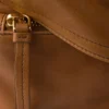 Středně velká kožená taška přes rameno Prada Explore s klopou Středně velká kožená taška přes rameno Prada Explore s klopou