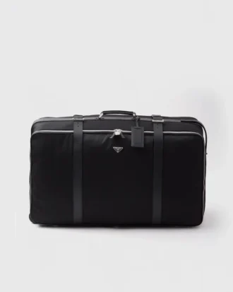 Středně velký kufr z materiálu Re-Nylon a kůže Saffiano