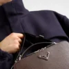 Středně velká taška Prada Brique z kůže Saffiano