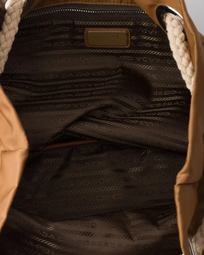 Středně velká taška Prada Mariner z materiálu Re-Nylon Středně velká taška Prada Mariner z materiálu Re-Nylon