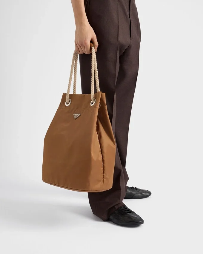 Středně velká taška Prada Mariner z materiálu Re-Nylon Středně velká taška Prada Mariner z materiálu Re-Nylon