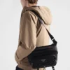 Taška přes rameno Prada Speedrock z materiálu Re-Nylon a kůže Taška přes rameno Prada Speedrock z materiálu Re-Nylon a kůže