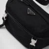 Taška přes rameno z materiálu Re-Nylon a kůže Saffiano Taška přes rameno z materiálu Re-Nylon a kůže Saffiano