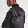 Taška přes rameno z materiálu Re-Nylon a kůže Saffiano Taška přes rameno z materiálu Re-Nylon a kůže Saffiano