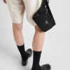 Taška přes rameno z materiálu Re-Nylon a kůže Saffiano Taška přes rameno z materiálu Re-Nylon a kůže Saffiano