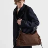 Taška Prada Explore z materiálu Re-Nylon a kůže Taška Prada Explore z materiálu Re-Nylon a kůže