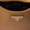 Taška Prada Re-Edition 2005 z kůže Saffiano Taška Prada Re-Edition 2005 z kůže Saffiano