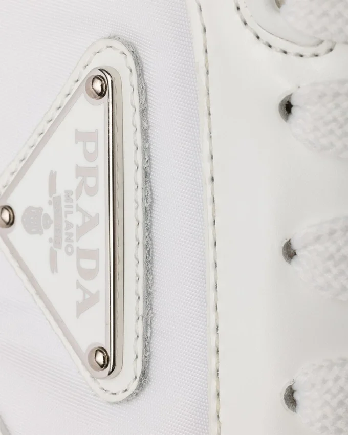 Tenisky Prax 01 z materiálu Re-Nylon a broušené kůže Tenisky Prax 01 z materiálu Re-Nylon a broušené kůže