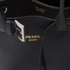 Velká kožená kabelka Prada s přezkou a páskem Velká kožená kabelka Prada s přezkou a páskem