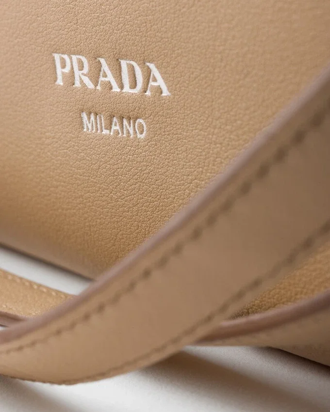 Velká kožená taška přes rameno Prada Fold Velká kožená taška přes rameno Prada Fold