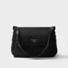Velká polstrovaná taška přes rameno Prada Traveller z materiálu Re-Nylon Velká polstrovaná taška přes rameno Prada Traveller z materiálu Re-Nylon