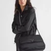 Velká polstrovaná taška přes rameno Prada Traveller z materiálu Re-Nylon Velká polstrovaná taška přes rameno Prada Traveller z materiálu Re-Nylon