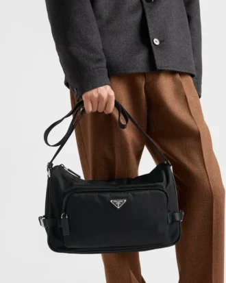 Velká taška přes rameno z materiálu Re-Nylon a kůže Saffiano