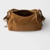 Velká taška Prada Explore z materiálu Re-Nylon a kůže Velká taška Prada Explore z materiálu Re-Nylon a kůže