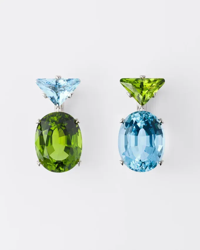 Visací náušnice Couleur Vivante – bílé zlato s akvamarínem a peridotem Visací náušnice Couleur Vivante – bílé zlato s akvamarínem a peridotem