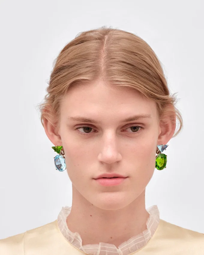 Visací náušnice Couleur Vivante – bílé zlato s akvamarínem a peridotem Visací náušnice Couleur Vivante – bílé zlato s akvamarínem a peridotem