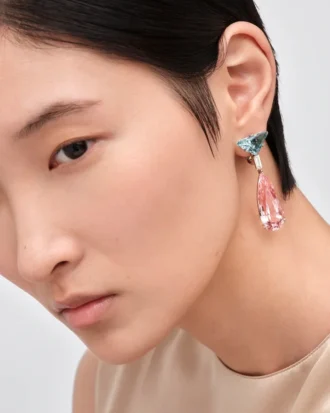 Visací náušnice Couleur Vivante – bílé zlato s akvamarínem, morganity a diamanty Visací náušnice Couleur Vivante – bílé zlato s akvamarínem, morganity a diamanty