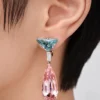 Visací náušnice Couleur Vivante – bílé zlato s akvamarínem, morganity a diamanty Visací náušnice Couleur Vivante – bílé zlato s akvamarínem, morganity a diamanty