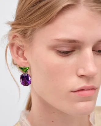 Visací náušnice Couleur Vivante – bílé zlato s peridotem a ametystem Visací náušnice Couleur Vivante – bílé zlato s peridotem a ametystem