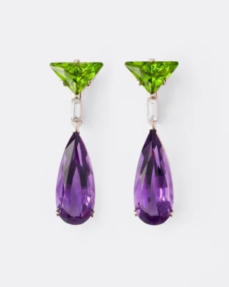 Visací náušnice Couleur Vivante – bílé zlato s peridotem, ametystem a diamanty Visací náušnice Couleur Vivante – bílé zlato s peridotem, ametystem a diamanty