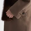 Vlněný kabát s límcem z ovčí kůže Vlněný kabát s límcem z ovčí kůže