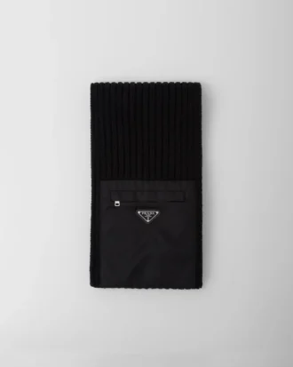 Vlněná šála s kapsou z Re-Nylon gabardíny