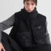 Vlněná šála s kapsou z Re-Nylon gabardíny Vlněná šála s kapsou z Re-Nylon gabardíny