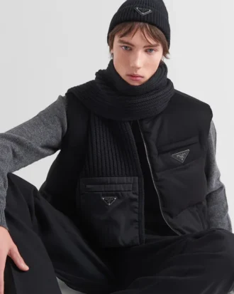 Vlněná šála s kapsou z Re-Nylon gabardíny